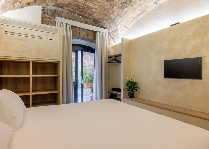 Trastevere Urbes Collection